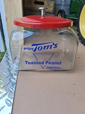 Toms Jar